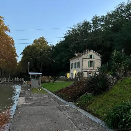 Maison Eclusiere Le Coup De Pompe Hostel *