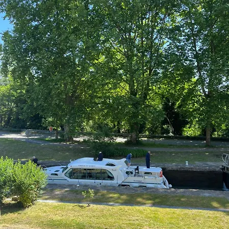 Maison Eclusiere Le Coup De Pompe Auberge de jeunesse Meilhan-sur-Garonne
