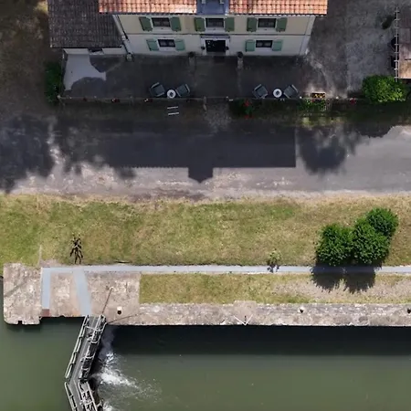 Maison Eclusiere Le Coup De Pompe Hostel *