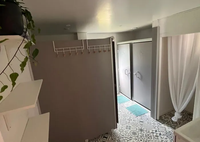 Maison Eclusiere Le Coup De Pompe Hostel Meilhan-sur-Garonne