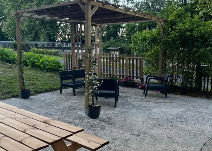 Hostel Maison Eclusiere Le Coup De Pompe