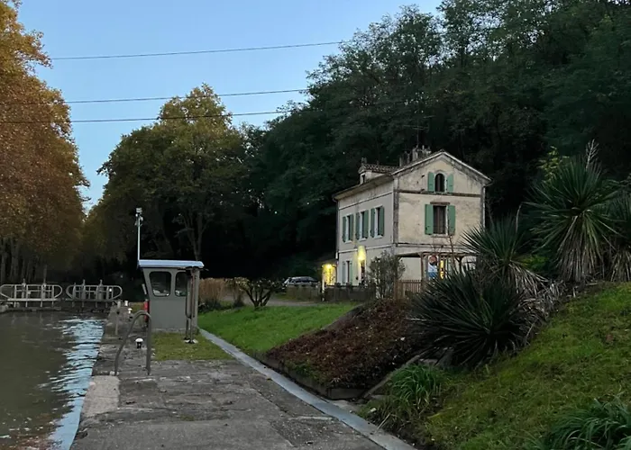 Maison Eclusiere Le Coup De Pompe Hostel *