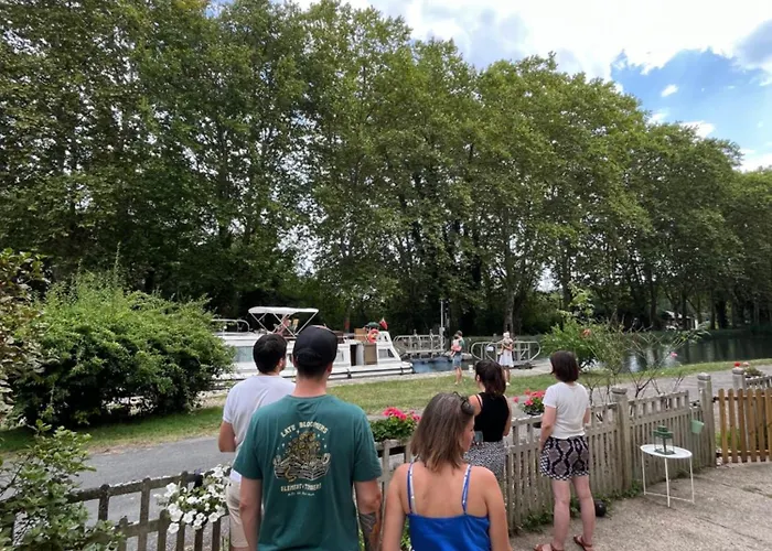 Maison Eclusiere Le Coup De Pompe Hostel Meilhan-sur-Garonne