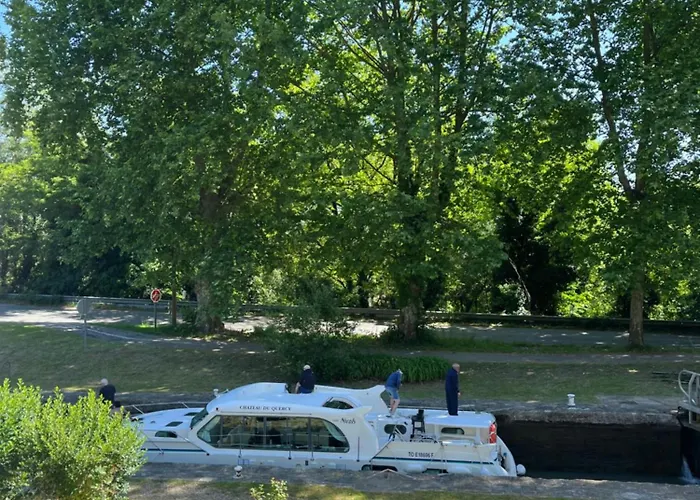 Maison Eclusiere Le Coup De Pompe Hostel Meilhan-sur-Garonne