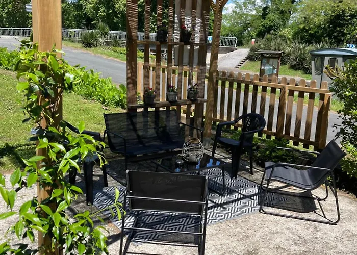 Hostel Maison Eclusiere Le Coup De Pompe