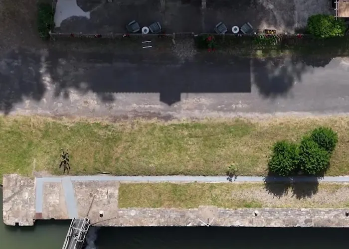 Maison Eclusiere Le Coup De Pompe Hostel *